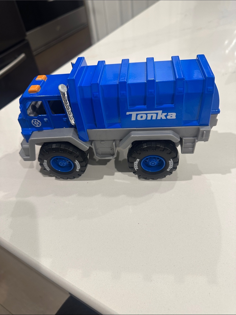 Tonka blue recycling garbage truck